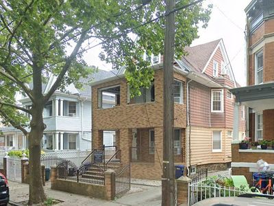 631 E 32nd St