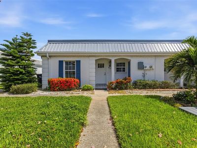 9821 Hernando Ct