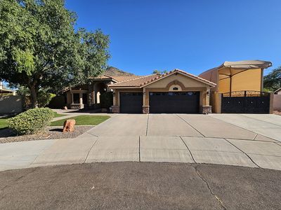 5562 W Fallen Leaf Ln
