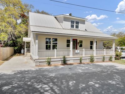 127 Rose Ln