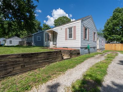 1275 E 36th Ct