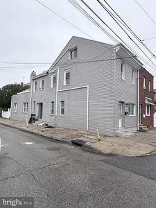 2724 Ash St