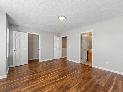 5615 Strathmoor Manor Cir