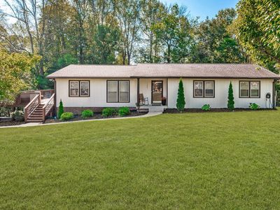 1661 Main St