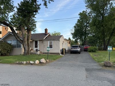 Property at 15 Volker Ln, Livingston, NJ