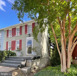 205 W High St