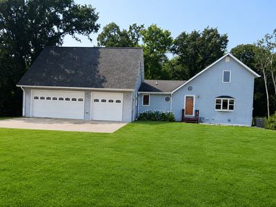 3325 Lakewood Dr
