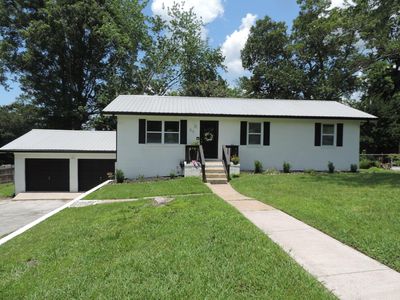 87 Lawrence Dr