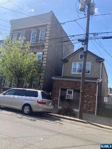 131-133 Delancy St
