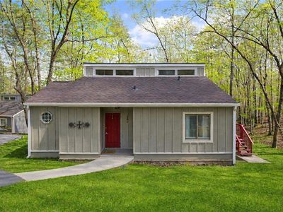 Property at 106 Lake Cottages Ct, Waleska, GA