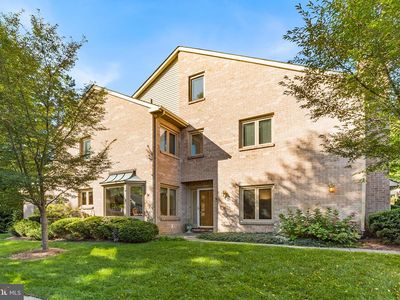 73 Amity Dr