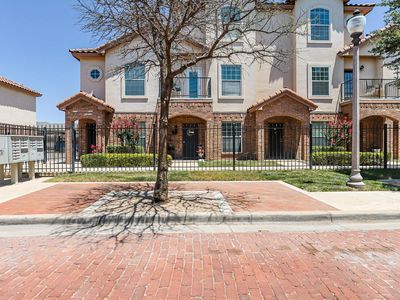 2106 Main St #9