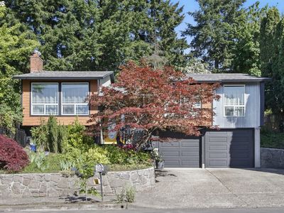 590 NW Battaglia Ave