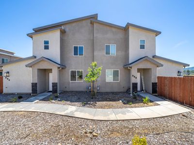 888 & 886 Congaree Ln