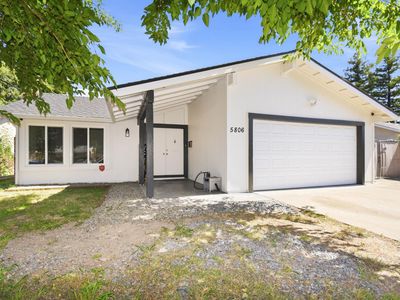5806 Hillsdale Blvd