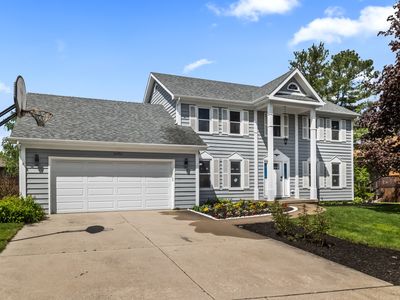2490 Lakeside Dr