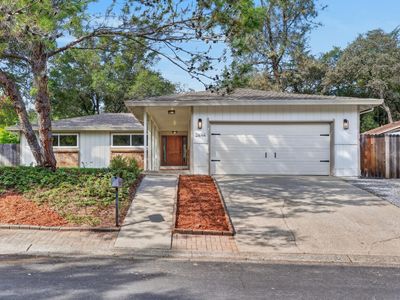 2694 King Edward Dr