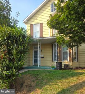 29 E 2nd St