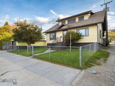 109 W 6th St
