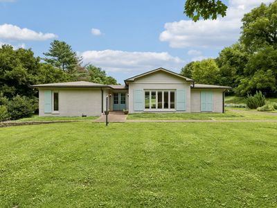 702 Wilson Pike
