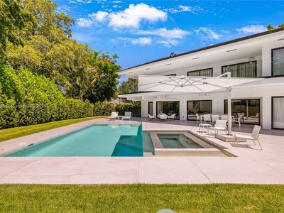 7180 E Lago Dr