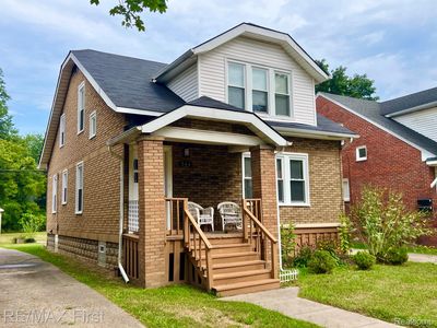 544 Laprairie St