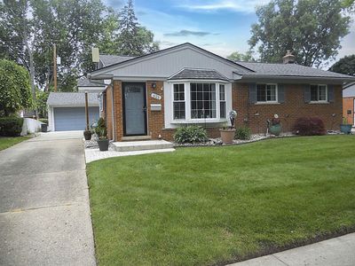 625 Rewold Dr