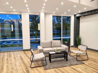 60 Cross St E APT 211