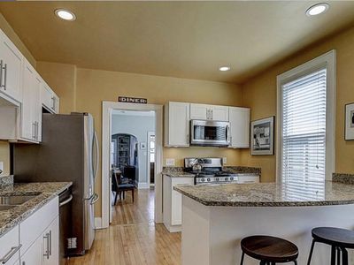 2973 South Kinnickinnic AVENUE