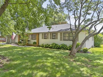2406 E Broadmoor Street