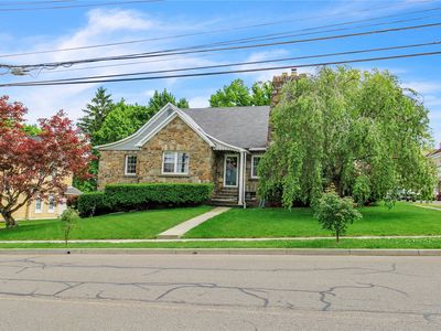 124 W Edward