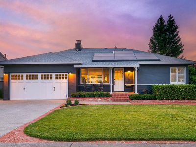 210 El Prado Avenue
