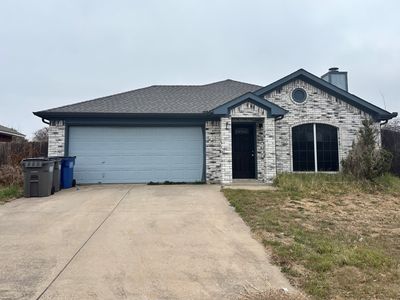 Property at 215 Los Angeles Dr, Glenn Heights, TX