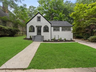 8 Edwin Pl NW