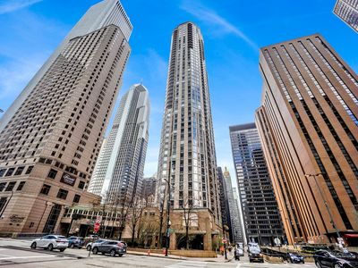 222 N Columbus Dr APT 4606