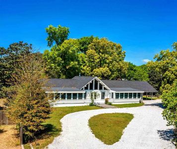 2221 Club House Dr