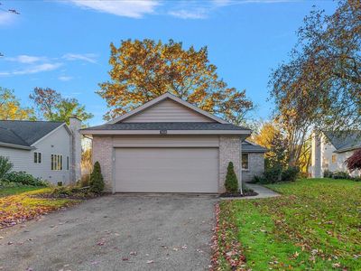 Property at 7820 Oakmont Ct NE, Rockford, MI