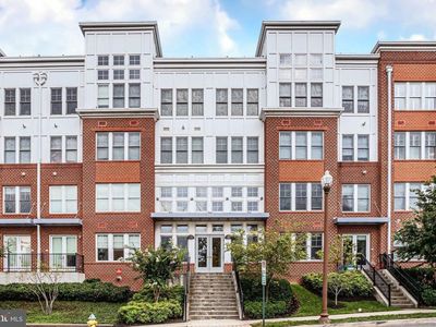 1418 N Rhodes St #B106