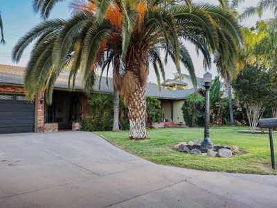 1015 E San Joaquin Avenue