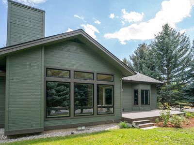 320 Deerwood Dr