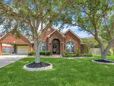 Property at 716 High Ridge Dr, Friendswood, TX