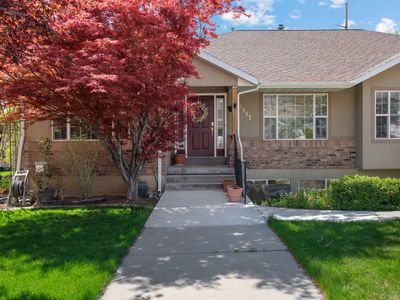 3957 W Honeylocust Ln
