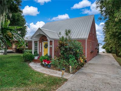 1961 Lakeview Dr