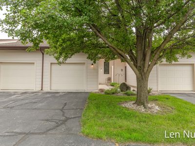 2742 Stonebluff Dr SW