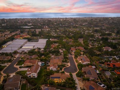 817 Dolphin Cir