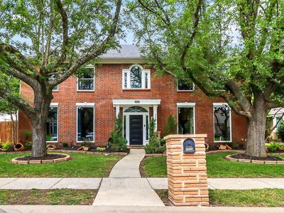 5605 Luna Dr