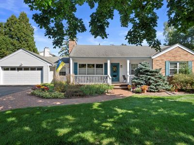 9040 North Lake DRIVE