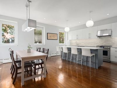 207 E 21st St APT 2/3D