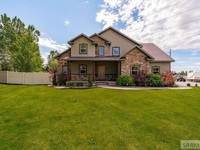 2424 E Timberview Cir