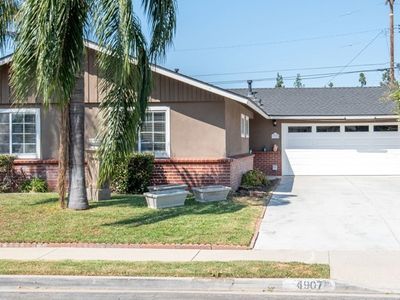 4907 N Dodsworth Ave